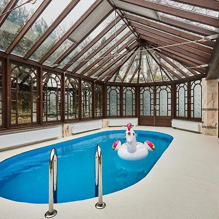 *the Little Castle* With Heated Pool And Sauna * 布拉格