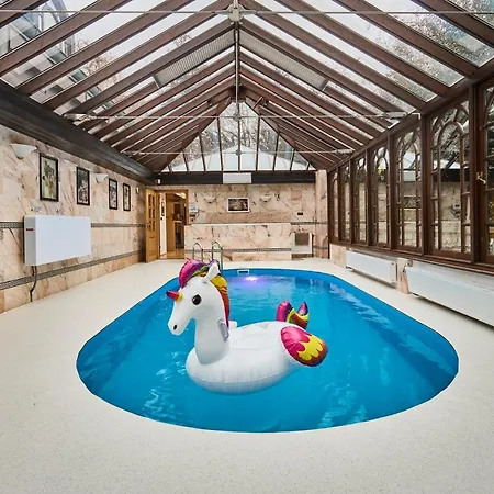 Villa *the Little Castle* With Heated Pool And Sauna *