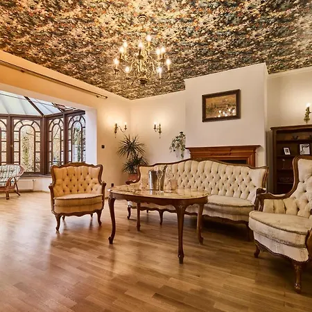 Villa *the Little Castle* With Heated Pool And Sauna Prague