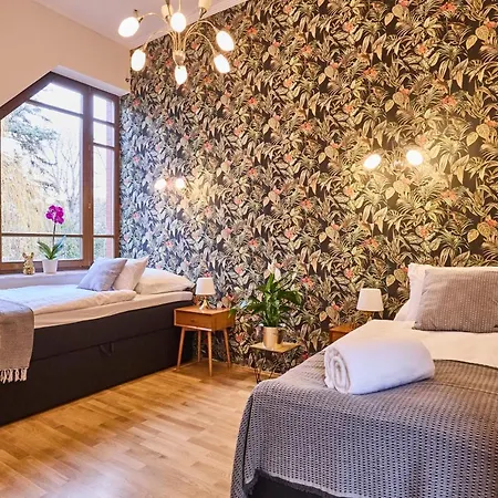 *the Little Castle* With Heated Pool And Sauna Villa