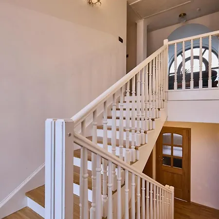 *the Little Castle* With Heated Pool And Sauna Villa