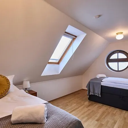 *the Little Castle* With Heated Pool And Sauna Prague