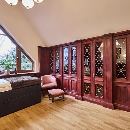 *the Little Castle* With Heated Pool And Sauna