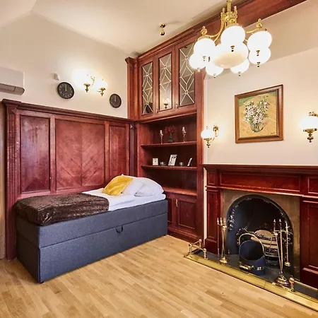 *the Little Castle* With Heated Pool And Sauna * Prague