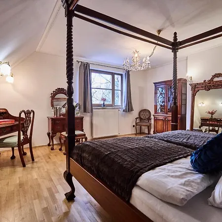 *the Little Castle* With Heated Pool And Sauna * Prague