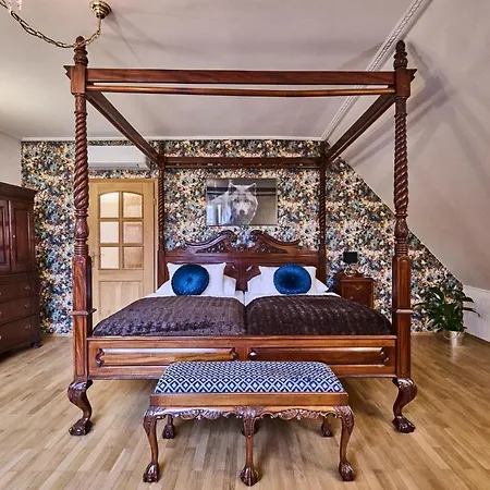 *the Little Castle* With Heated Pool And Sauna Villa Prague