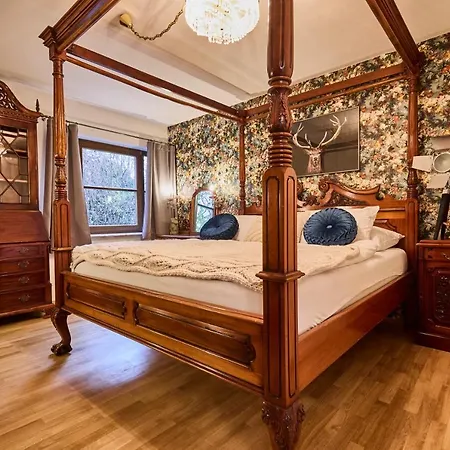 *the Little Castle* With Heated Pool And Sauna Villa
