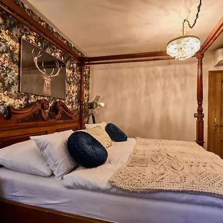 *the Little Castle* With Heated Pool And Sauna Villa