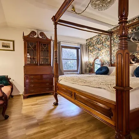 *the Little Castle* With Heated Pool And Sauna Prague