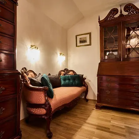 Villa *the Little Castle* With Heated Pool And Sauna *